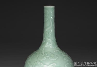 图片[3]-Vase with dragon and cloud motifs in celadon glaze, Jingdezhen ware, Qing dynasty, Qianlong reign (1736-1795)-China Archive